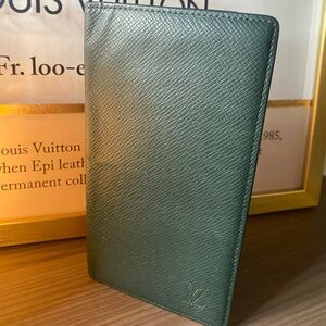 Louis Vuitton green Epi Leather Card/Checkbook Holder